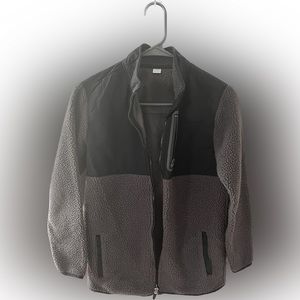 Boy’s Fleece Dark Gray and Black Size 14/16